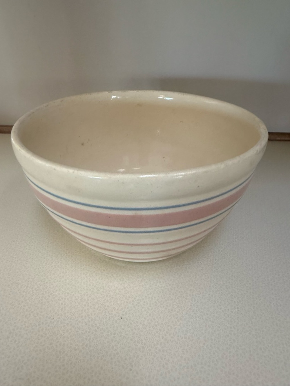 Vintage McCoy 10" Bowl BeeHive Roseville,OH Blue/Pink 1910-1990 Good Condition